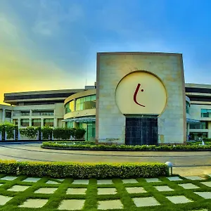 Отель The Lalit